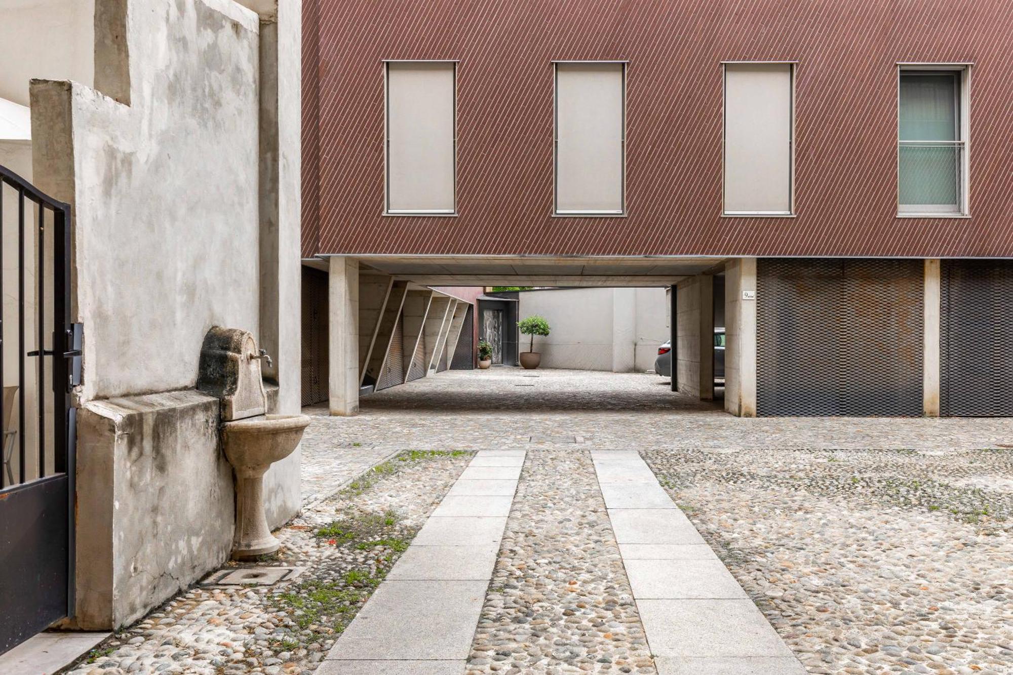 Nam House & Posto Auto, Milan